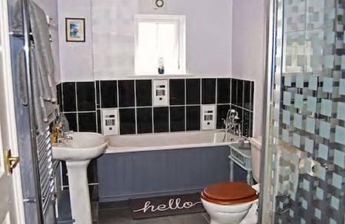 Boncath Bed & Breakfast | Exceptional Highbury Garden Suite: Rated 10/10 with Breakfast
