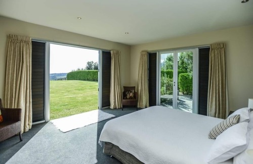 Havelock North Cabin | Highcliff: Delightful Self-Catering with Ocean Views
