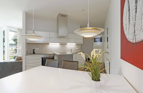 Alt-Travemunde/Ronnau Apartment | Premier 2 Bedroom Escape in Lübeck Travemünde with Ocean Views