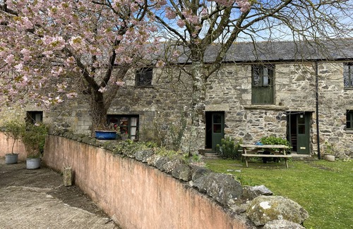 Helford Passage Cottage | Idyllic Higher Boden Barn Conversion with Oceanfront Views