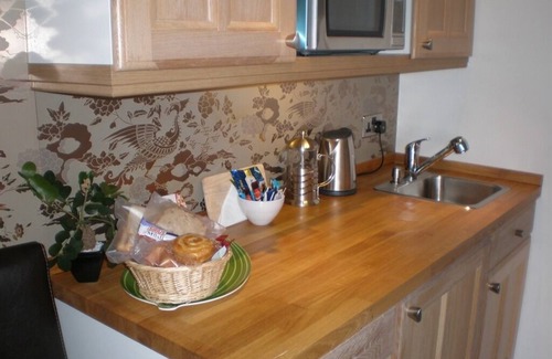 Newlyn House | Elegant Higher Faugan: Family-Friendly with Breakfast