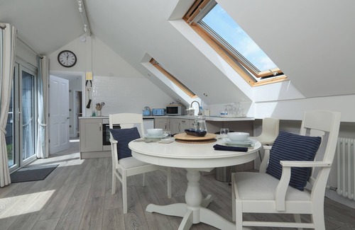 Totnes Cottage | Delightful Higher Gitcombe Lodge with Kitchen in Dartmouth