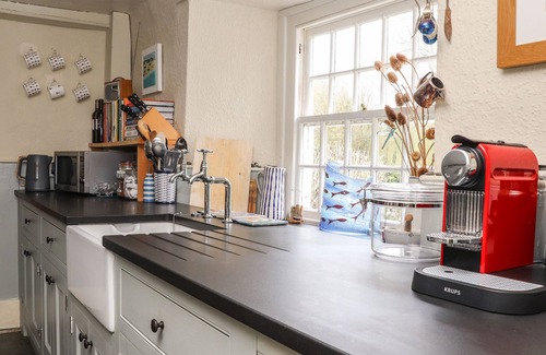 Saint Gennys Cottage | Welcoming Higher Hill House: Pet-Friendly Retreat in Haven