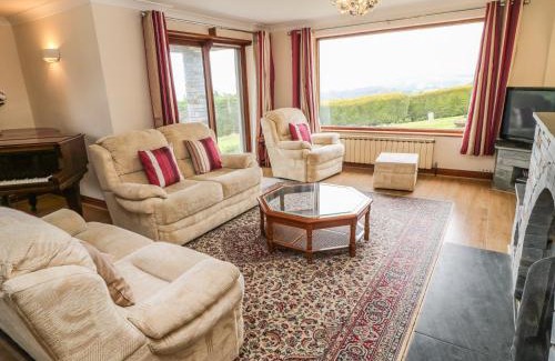 Launceston House | Discover Higher Kernick Farm: 4-Star Pet-Friendly Retreat