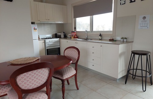 Kurrajong House | Exceptional Highfields Country Cottages with Ocean View