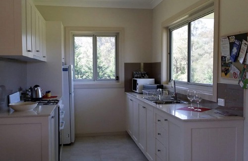 Kurrajong House | Highfields Country Cottage: Family-Friendly Oasis with Pool