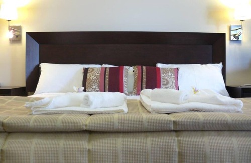 Highfields Hotel | Discover Highfields Motel Toowoomba: 4-Star Family Retreat