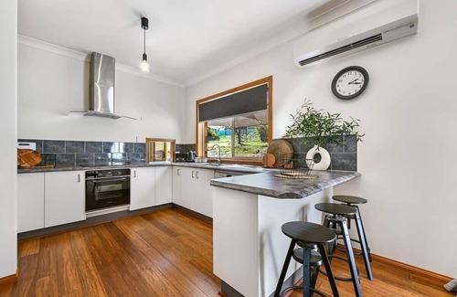 Robin Hill House | Highfields - Idyllic Rural Retreat with Valley Views