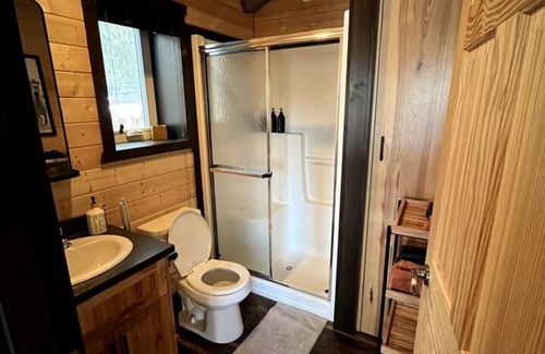 Bragg Creek Cabin | Highland Cabin at Restart Ranch with Hot Tub & River Access