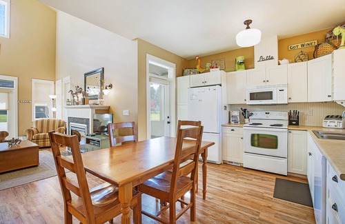 Oroville Cottage | Discover Highland Green at Veranda Beach: Pet-Friendly Oasis