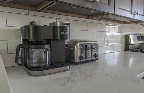 Highland House | Modern 4BR Home with Mountain Views & High-Speed Wi-Fi