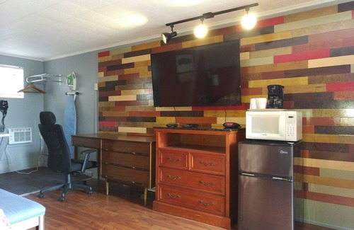 New Cumberland Hotel | Budget-Friendly Highland Inn New Cumberland with Breakfast & More