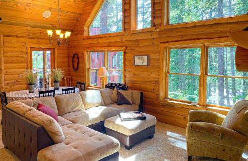 Roslyn Ridge House | Family-Friendly Highland Lodge: Your Ideal Getaway Retreat