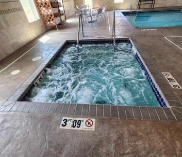 Minot Hotel | Comfortable Highland Suites with Pool and Spa Amenities