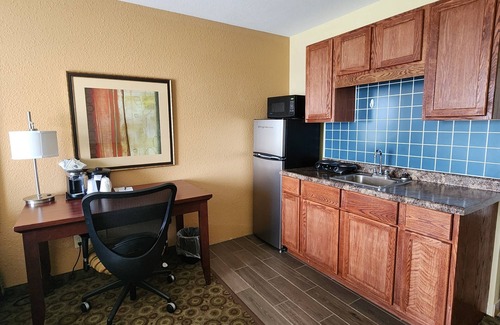 Minot Hotel | Relax at Highland Suites with Pool, Spa & Hot Tub Access