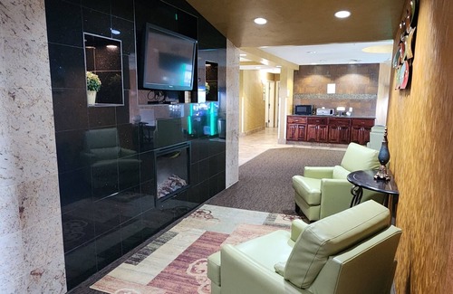 Minot Hotel | Relax at Highland Suites with Pool, Spa & Hot Tub Access