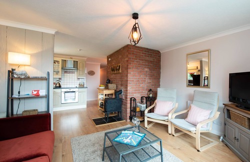 East Lewiston House | Experience Highland View: Spa & Lakefront Retreat Awaits