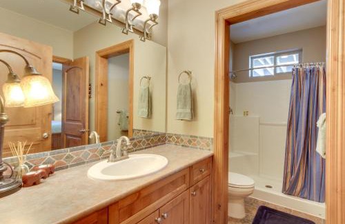 Redmond House | Relaxing Highland View Haven with Pool & Hot Tub Access