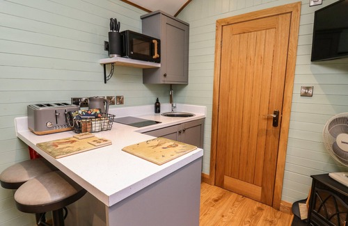 Rhayader Cottage | Charming Highland View: Pet-Friendly Holiday Cottage Retreat