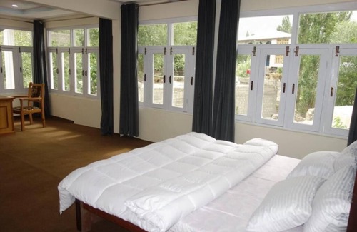Skardu Hotel | Family-Friendly Highland View in Skardu with Breakfast