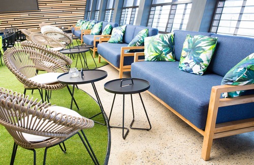 Gilles Plains Hotel | Welcoming Highlander Hotel: Comfort with Pool & Dining