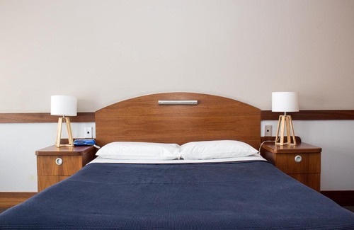 Gilles Plains Hotel | Highlander Hotel Rooftop Bar & Kitchen - Family-Friendly Stay