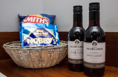 Gilles Plains Hotel | Highlander Hotel Rooftop Bar & Kitchen - Family-Friendly Stay