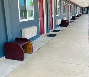 Athens Hotel | Budget-Friendly Highlander Motel with Child-Friendly Amenities