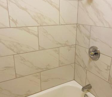 Athens Hotel | Budget-Friendly Highlander Motel with Child-Friendly Amenities