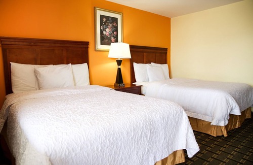 Athens Hotel | Cozy Highlander Motel: Breakfast & Family-Friendly Stays
