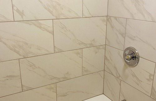 Athens Hotel | Cozy Highlander Motel: Breakfast & Family-Friendly Stays