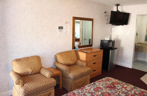 Galloway Hotel | Convenient Highlander Motor Inn with Hot Tub & Breakfast