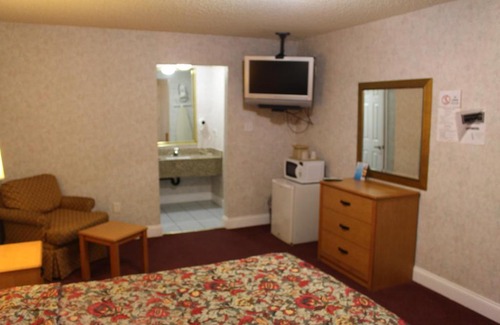 Galloway Hotel | Convenient Highlander Motor Inn with Hot Tub & Breakfast