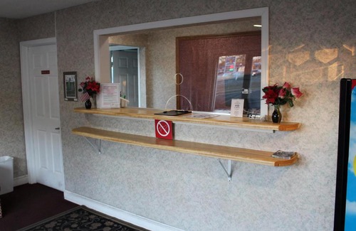Galloway Hotel | Convenient Highlander Motor Inn with Hot Tub & Breakfast