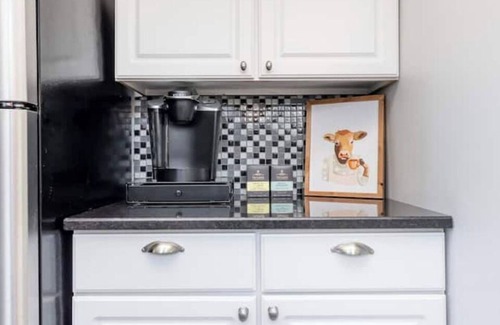 Highlands Apartment | Highlands 2 BR Getaway: Family-Friendly with Firepit
