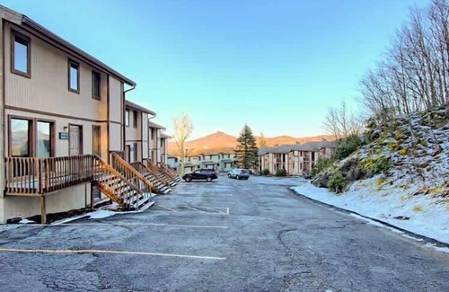 Sugar Mountain Condo | Highlands at Sugar- 2 bedroom/fireplace