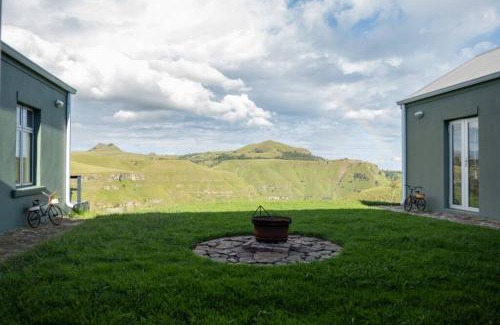 Okhahlamba Apartment | Discover Highlands Farm House: Pet and Child Friendly Retreat