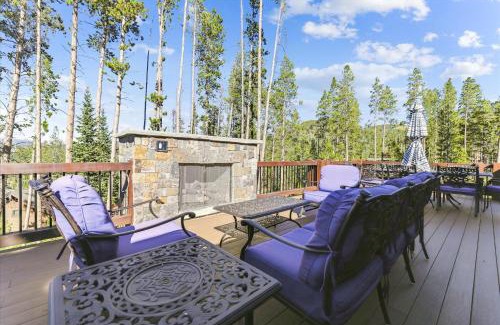 The Highlands House | Highlands Hideaway: Family-Friendly Retreat with Pool & Hot Tub