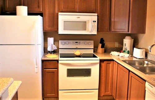 Verde Santa Fe Condo | Unwind at Highlands Resort with Pool, Spa & Breakfast