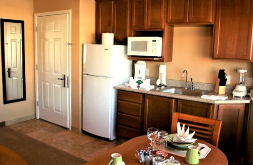 Verde Santa Fe Condo | Unwind at Highlands Resort with Pool, Spa & Breakfast