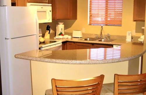 Verde Santa Fe Condo | Unwind at Highlands Resort with Pool, Spa & Breakfast