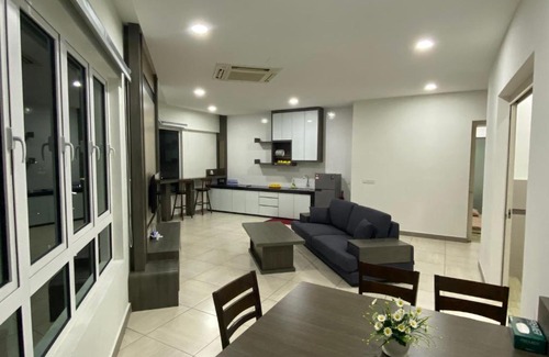 Taman Jubilee Apartment | Modern Condo at The Octagon: Pool & Prime Ipoh Location