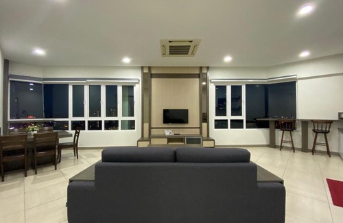 Taman Jubilee Apartment | Modern Condo at The Octagon: Pool & Prime Ipoh Location