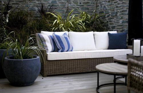 Queenstown Villa | Highview Hideaway - hot tub with lake views