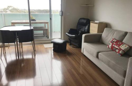 Northcote Apartment | Highview on High St - A Family-Friendly Balcony Retreat
