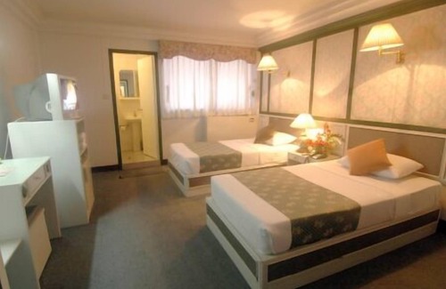 Nong Pa Khrang Hotel | Budget-Friendly Highway Hotel with Family Amenities & Dining