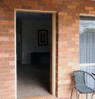Hay Hotel | Comfortable Highway Inn Motel with Pool and Hot Tub Access