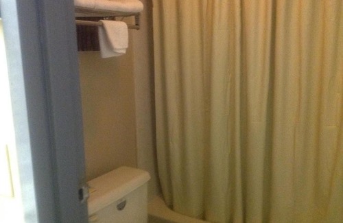 Mocksville Hotel | Cozy HighWay Inn: Pet-Friendly Stay with Breakfast & Hot Tub