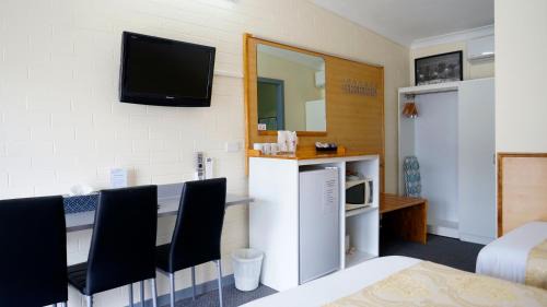 Taree Hotel | Cozy Highway Motor Inn Taree with Hot Tub & Breakfast