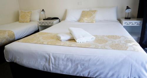Taree Hotel | Cozy Highway Motor Inn Taree with Hot Tub & Breakfast